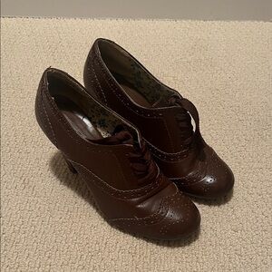 American Eagle | Brown Oxford Heels